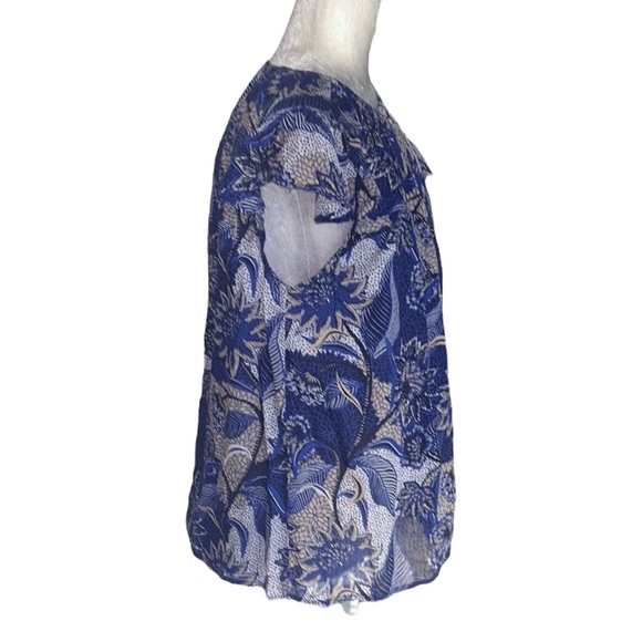 Velvet by Graham & Spencer Yuelle Blue Floral Flutter Sleeve Keyhole Top - M - Picture 6 of 13